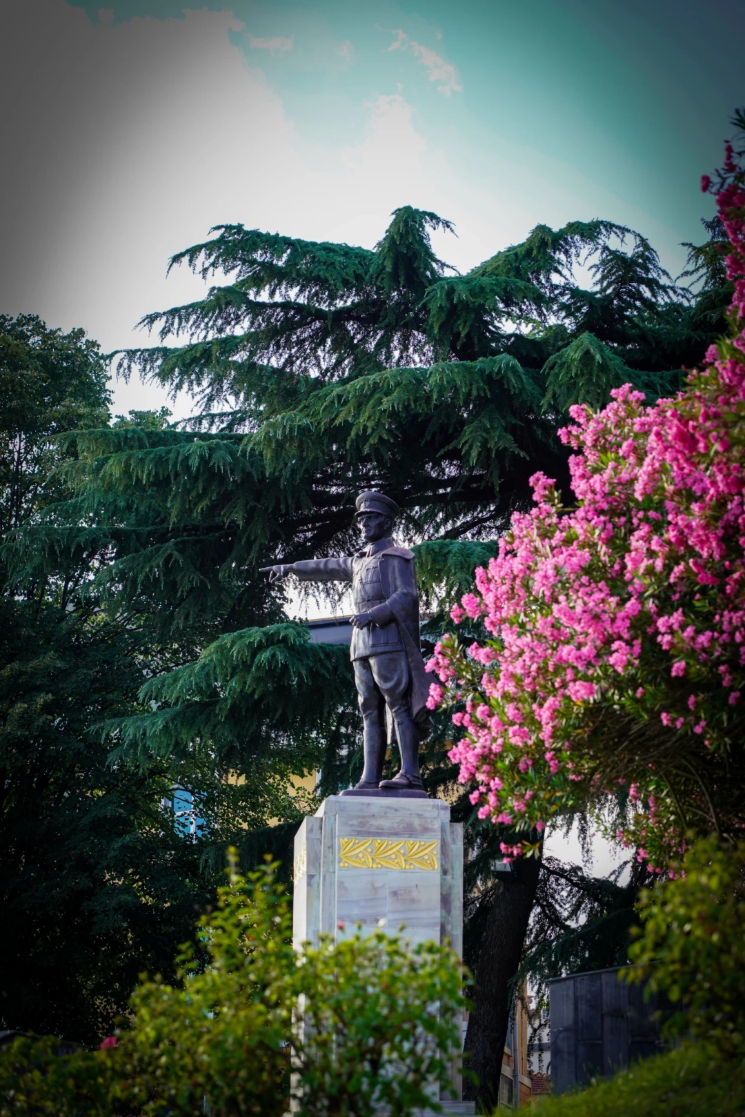 esme-kartepe-halkevi-kocaeli-izmit-sekaparkyuruyusyoluorduevi-ataturk-heykel-saatkulesi / 15527