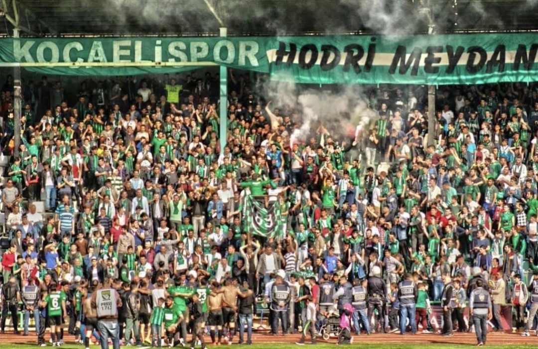 sevdamiz-kocaeli-yesilll-siyaahh-kocaelispor-yesilsiyah-kocaeli-futbol-hodrimeydan / 530