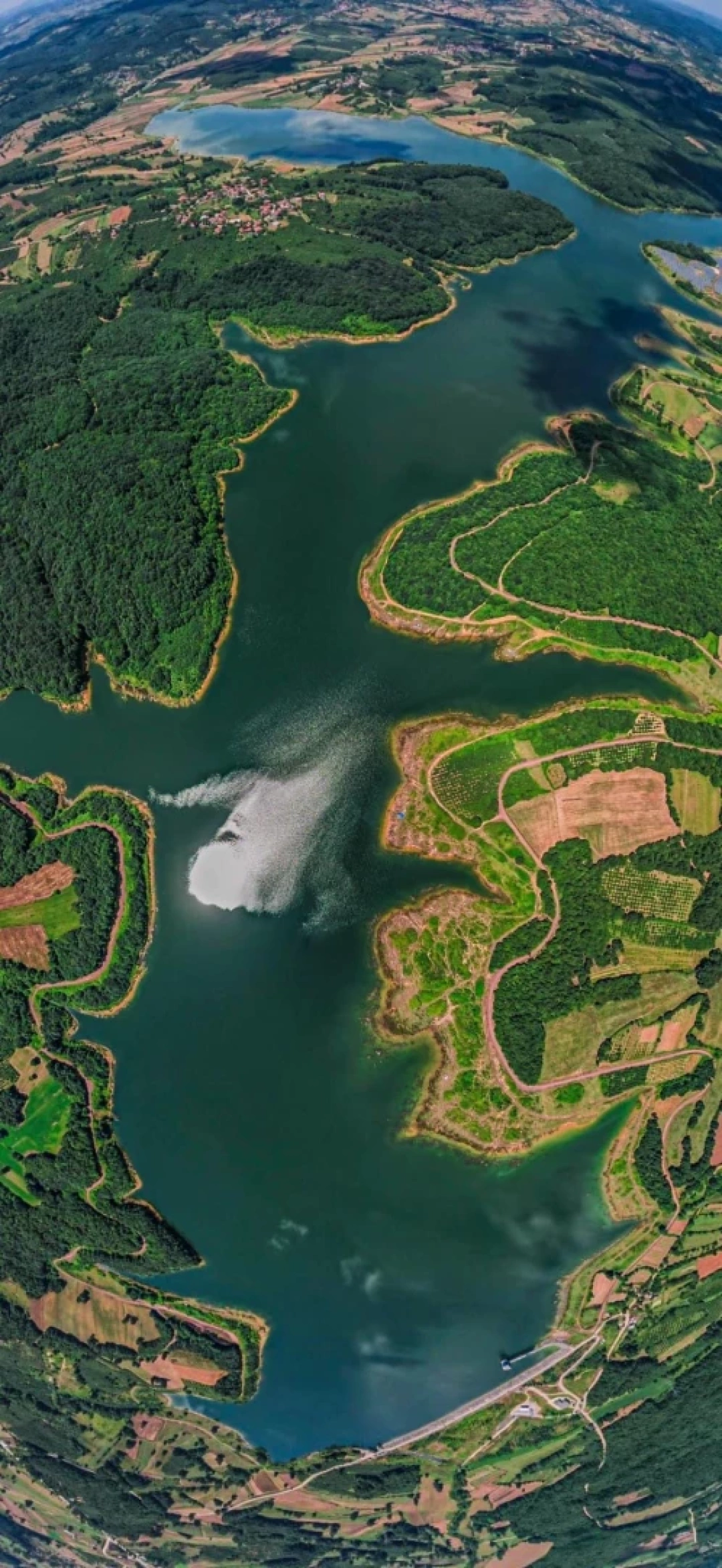 yesilin-maviye-hukmetmesi-cok-nadirdir-ender-orneklerinden-biride-namazgah-barajinda-yasaniyor / 1502