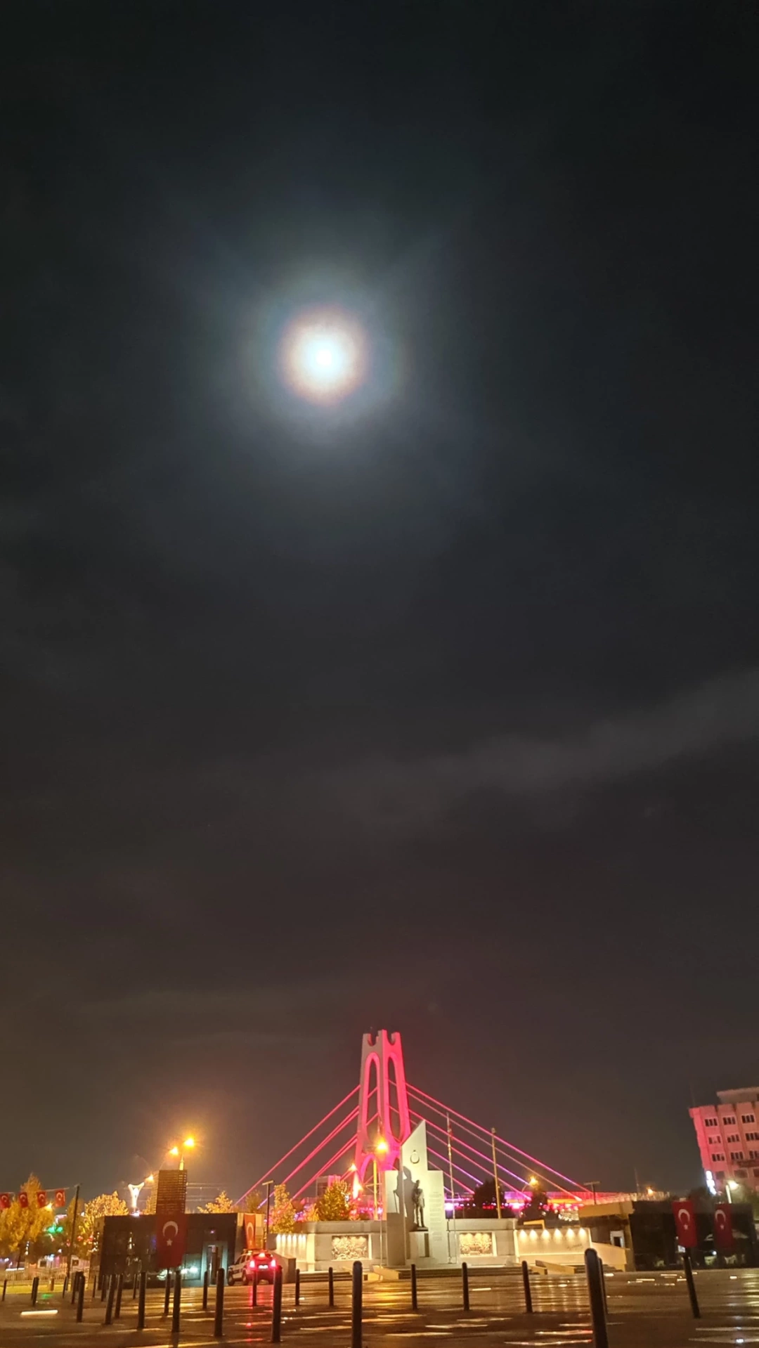 izmitkentmeydani-anit-gece / 6922