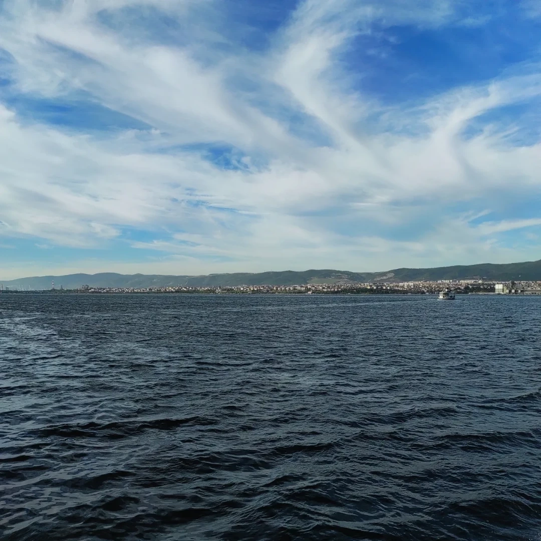 sky-sea-skyline / 7422