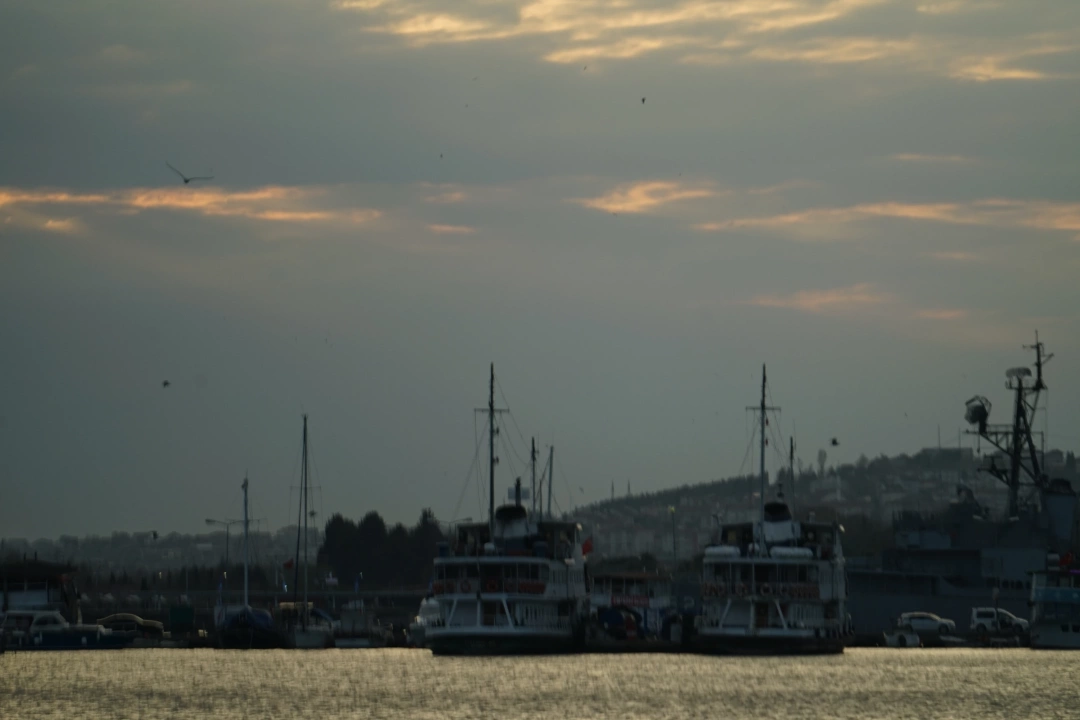 izmit-kocaeli-carsi-kolordu-orduevi-heykel-sekapark-halkevi-deniz-sahil-gokyuzu-sevdamizkocaeli / 8333
