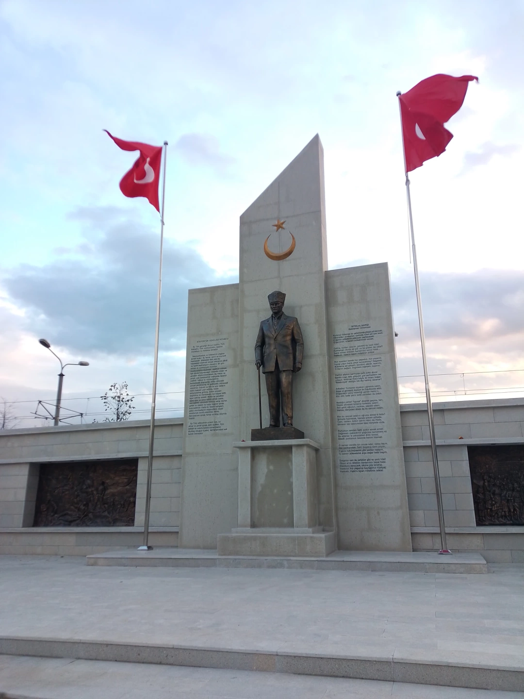 izmit-kent-meydani-ataturk-aniti-izmit-ataturk-anit / 7857