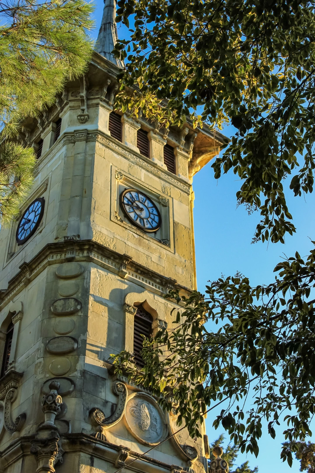 bozuk-saat-ve-can-izmitsaatkulesi-izmit-kocaeli-cerceve-turkiye / 1042