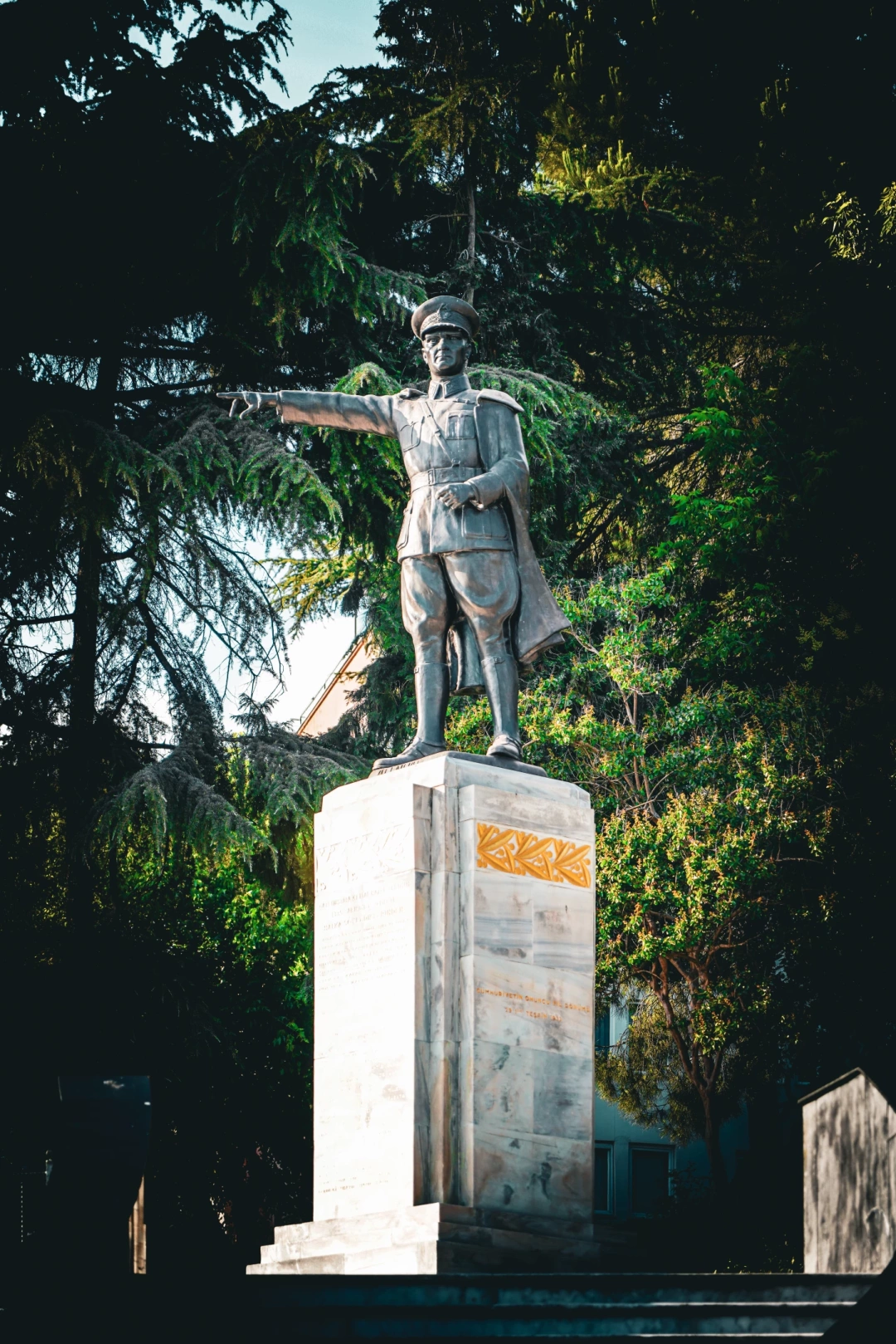 esme-kartepe-halkevi-kocaeli-izmit-sekaparkyuruyusyoluorduevi-ataturk-heykel-saatkulesi / 15528