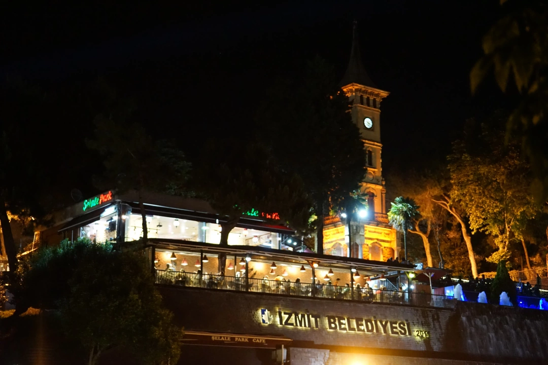 izmit-kocaeli-carsi-kolordu-orduevi-heykel-sekapark-halkevi-deniz-sahil-gokyuzu-sevdamizkocaeli / 8297