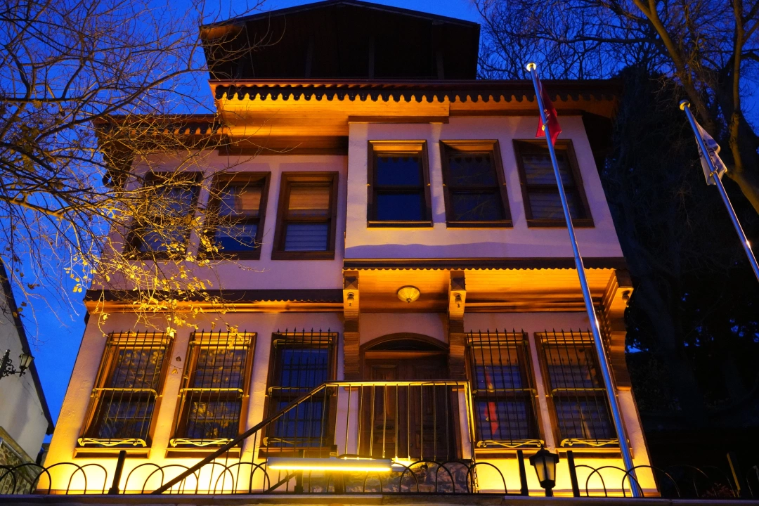 izmit-kocaeli-carsi-kolordu-orduevi-heykel-sekapark-halkevi-deniz-sahil-gokyuzu-sevdamizkocaeli / 8440