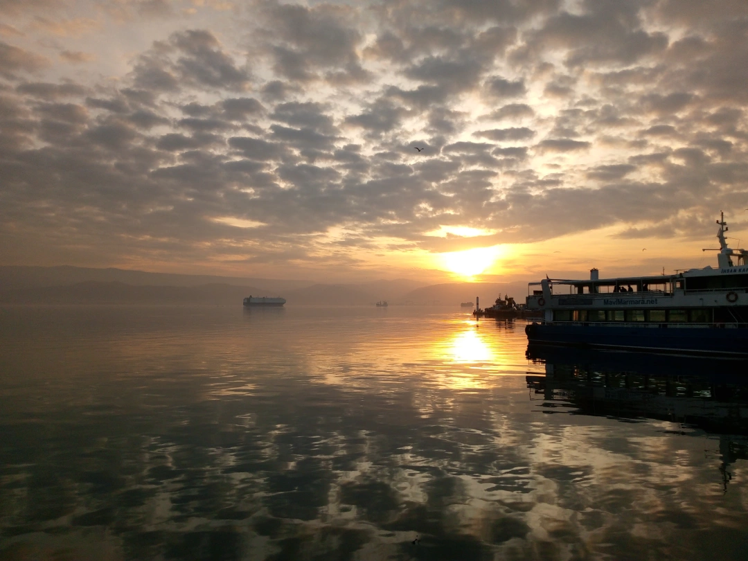 sunset-reflection / 16184