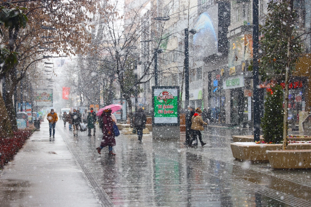 cumhuriyetbulvari-kar-yuruyusyolu-izmit / 9021