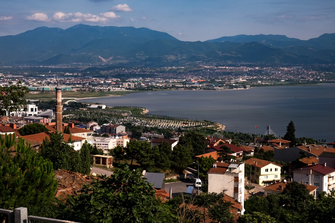 marmara-denizinin-bize-ait-ucu / 3975